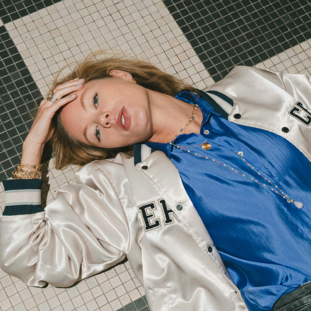 Bijoux Une A Une : créations fines et colorées en pierres naturelles, proposées uniquement au Bijou Parfumé de Grenoble.